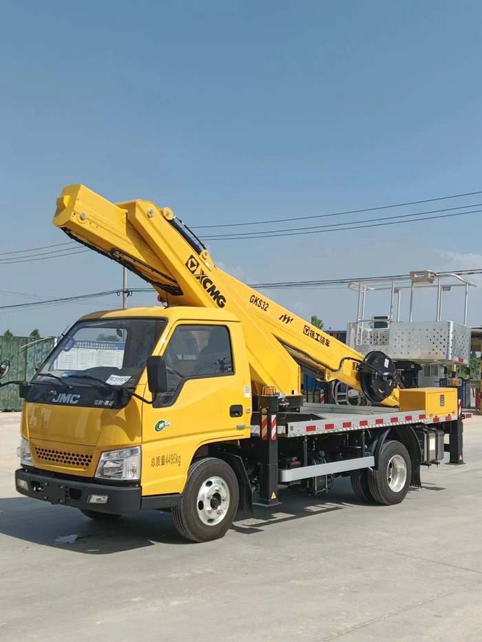 高空作业车.jpg